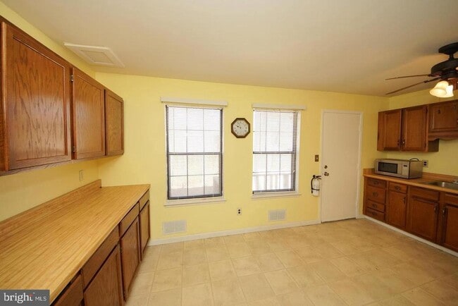 Building Photo - 39 Quail Run Dr