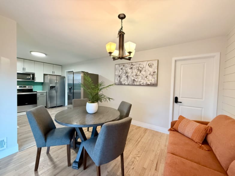 Building Photo - 9989 Dodge Dr