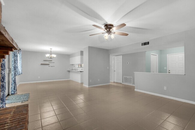 Building Photo - 117 12th Ave