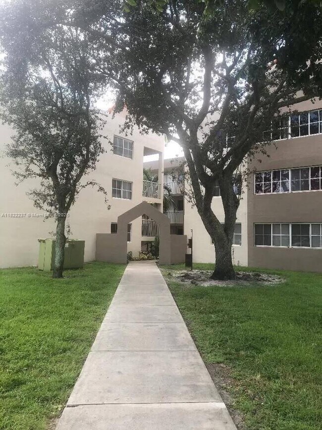 Primary Photo - 6155 NW 186th St