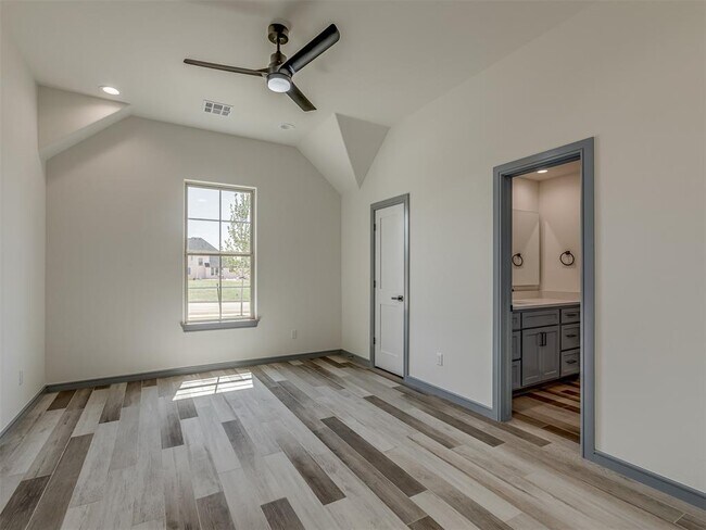 Building Photo - 9332 SW 33rd Pl