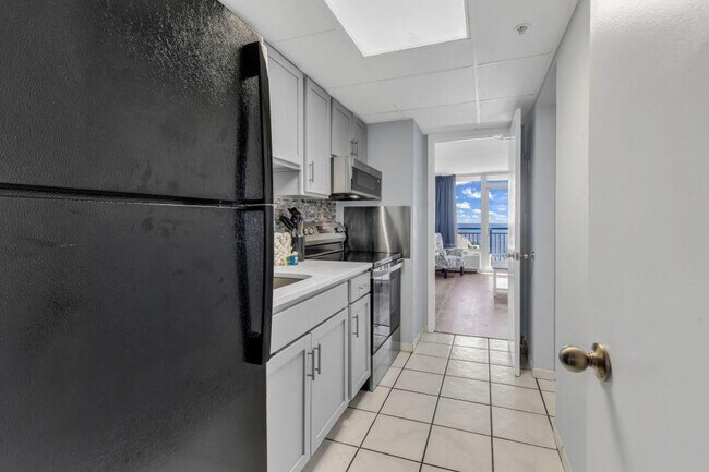 Building Photo - 2300 N Ocean Blvd