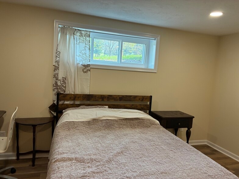 Building Photo - 1006 Willard Dr