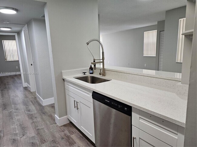 Building Photo - 2880 N Oakland Forest Dr