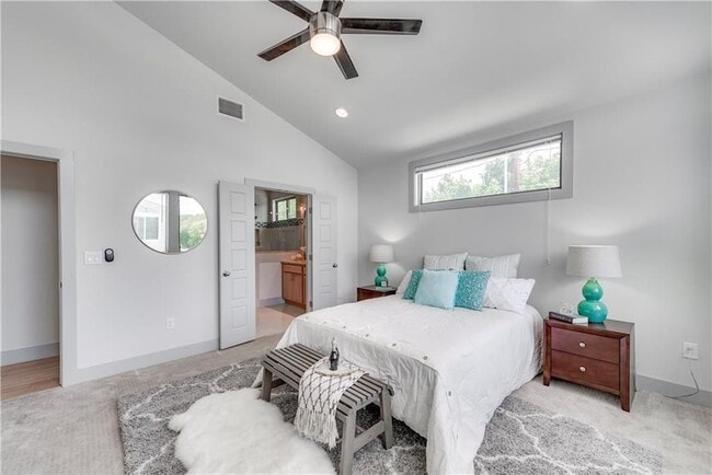 Building Photo - 900 Banister Ln