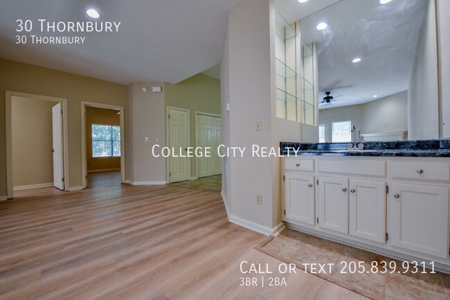 Building Photo - 30 Thornbury-