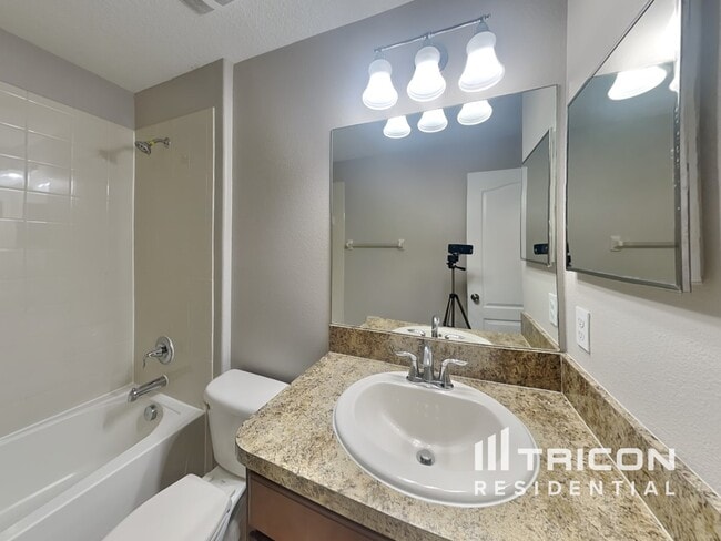 Building Photo - 12522 Cricklewood Dr