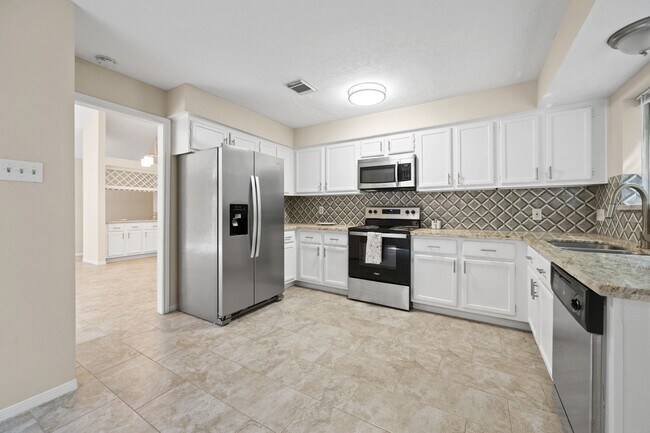 Building Photo - 3330 Beech Point Dr