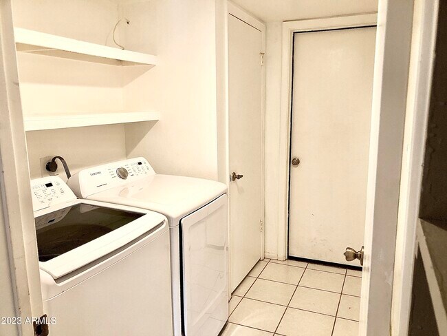 Building Photo - 6711 E Aire Libre Ln