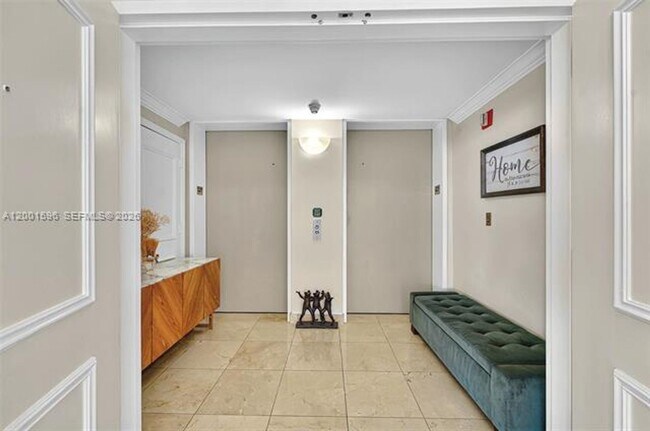 Building Photo - 21050 Point Pl