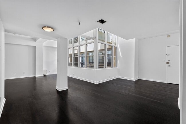 Building Photo - 357 Varick St