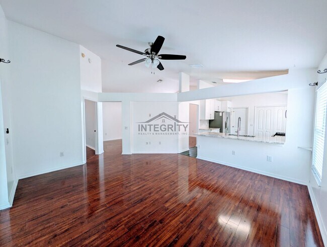 Building Photo - 30549 Tremont Dr