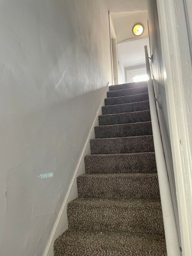 Building Photo - 1565 Chase Ave