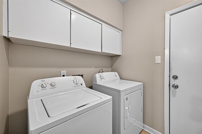 Building Photo - 7655 S Braeswood Blvd