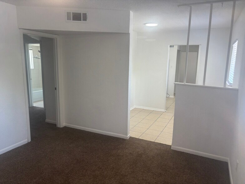 Building Photo - 909 S 15th St