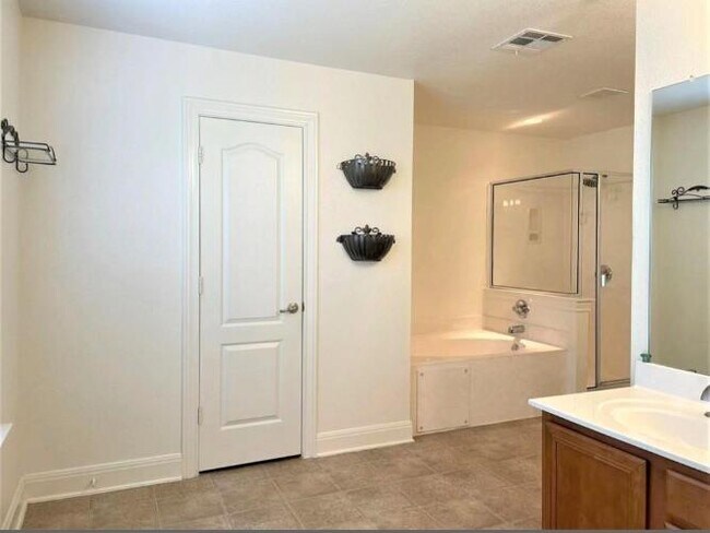 Building Photo - 508 Tyree Rd