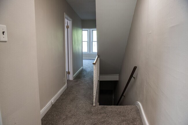 Building Photo - 1105 N 2nd St