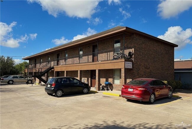 Building Photo - 118 E Brazil Ave