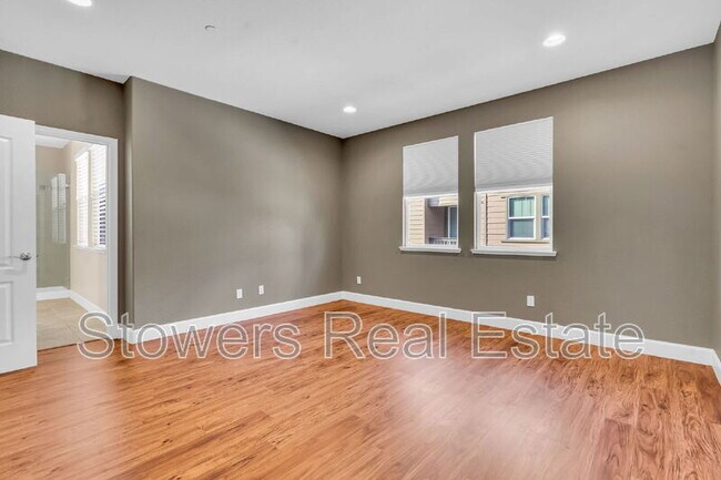 Building Photo - 718 El Paseo Cir