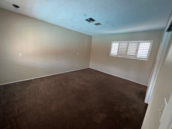 Building Photo - Large Home in Well Established Chula Vista Neighborhood