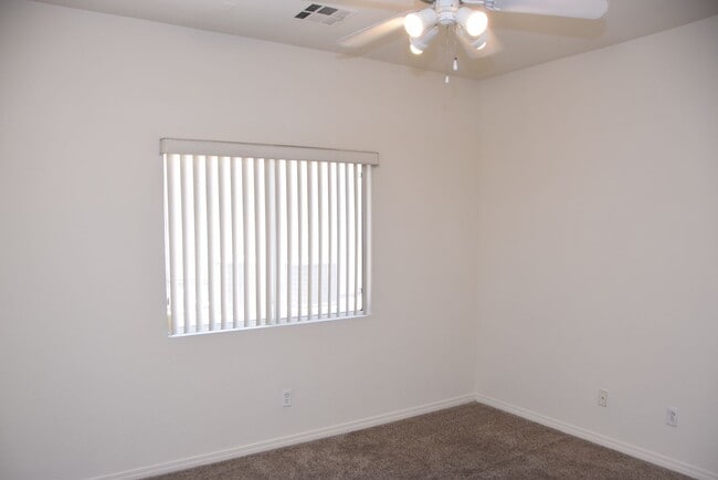 Building Photo - 1 STORY HOME IN GATED SE COMMUNITY