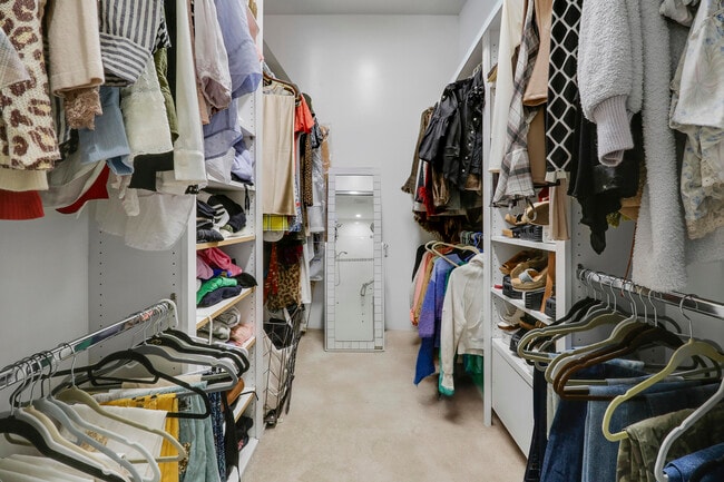 Building Photo - 6 Oakleaf Ct