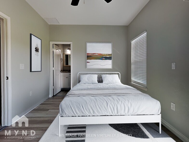 Building Photo - 16921 W Lynbrook