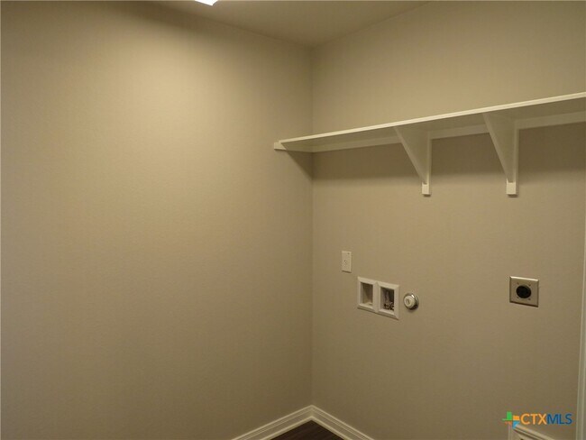 Building Photo - 6308 Golden Gate Dr
