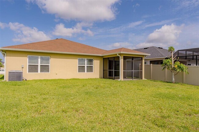Building Photo - 275 Lake Lucerne Way