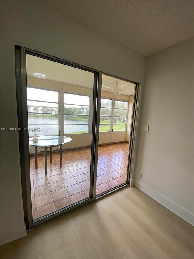 Building Photo - 1903 Bermuda Cir