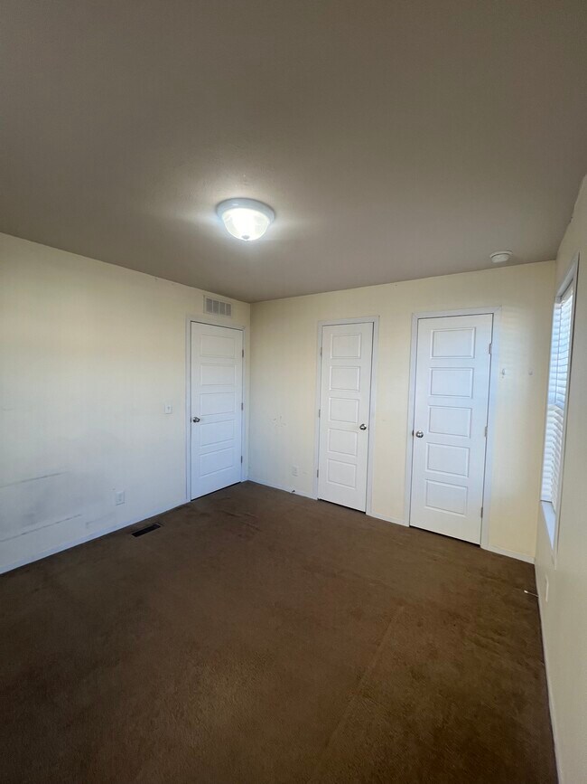 Building Photo - 934 9th St