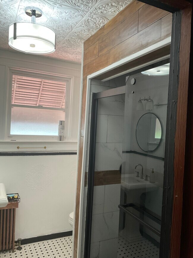 Building Photo - 4320 Sheldon Ave