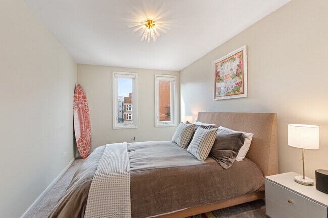 Building Photo - 1527 W Pearson St