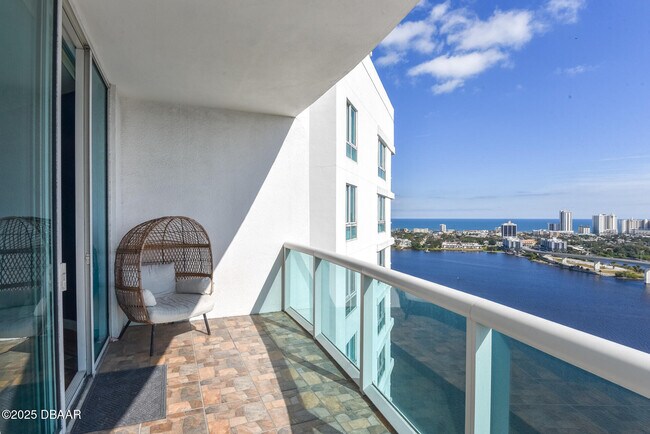 Building Photo - 231 Riverside Dr