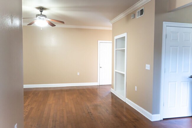 Building Photo - 3 br 2 bath across from the TAC