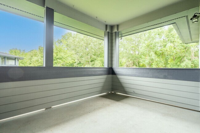 Building Photo - Cozy Lakeside Living in Moncks Corner!