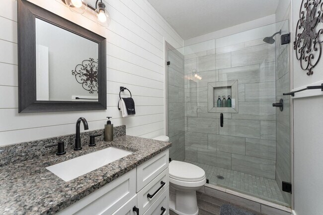 Building Photo - 49 Valley Dr