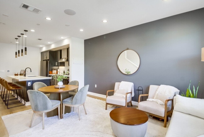 Building Photo - Welcome to your modern La Mesa townhome wi...