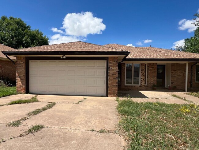 Building Photo - Available July 10th with storage shed & all appliances included!