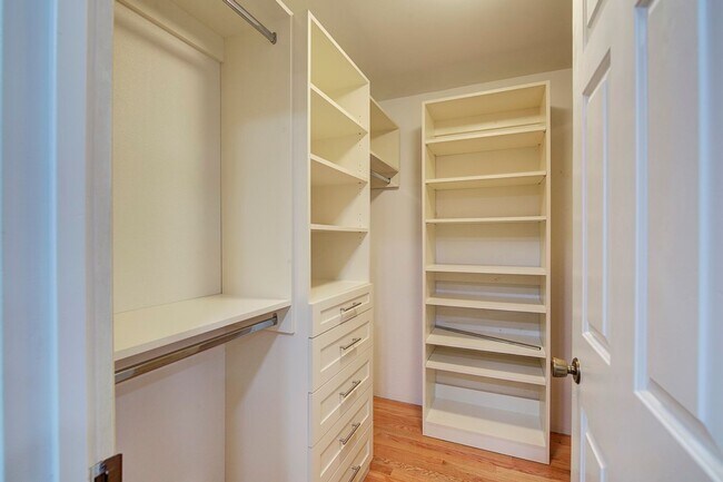 Building Photo - 4Bd/2.5Ba Mercer Island House