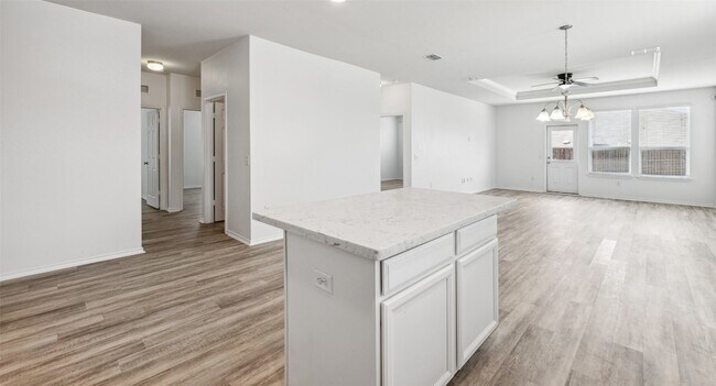 Building Photo - 1641 Vernon Dr