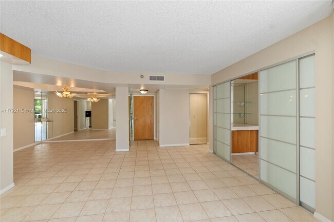 Building Photo - 3610 Yacht Club Dr