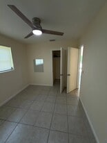 Building Photo - 307 Northlake Dr