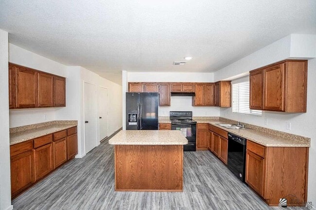 Building Photo - 7561 E 45th St