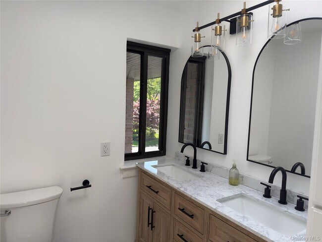 Building Photo - 15 Old Field