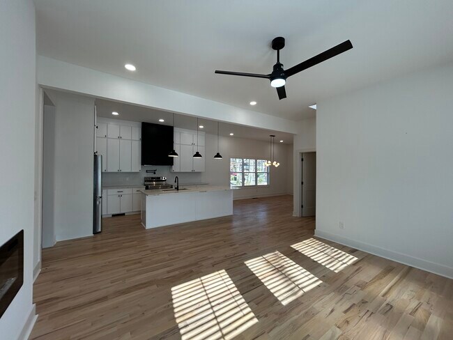 Building Photo - 73 Whitefoord Ave SE