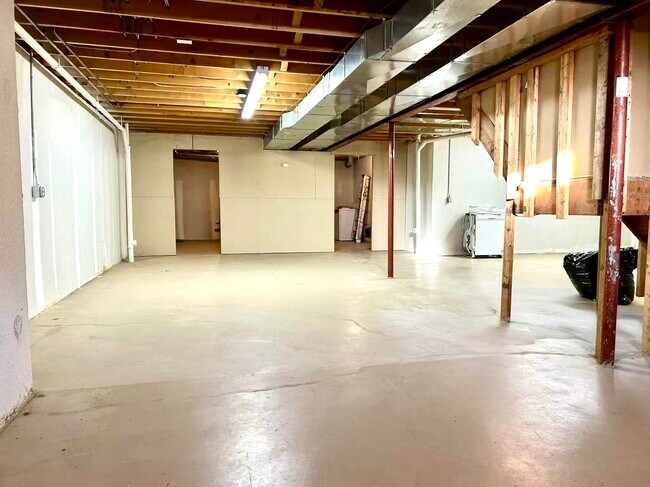 Building Photo - 2341 Timbercrest Ct