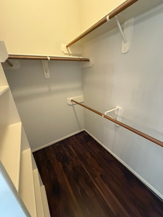 Building Photo - 2315 Glendavon Ln