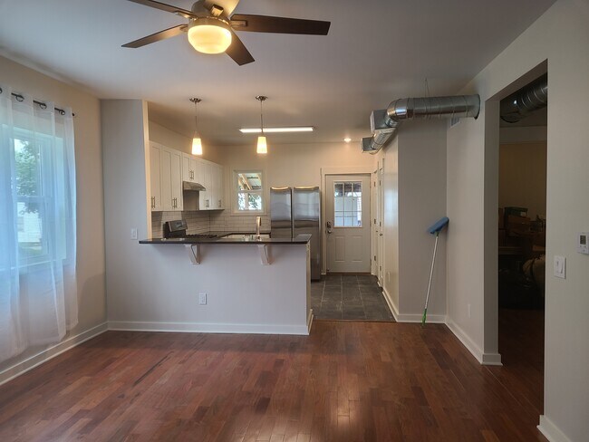 Building Photo - 1015 Watson St SW