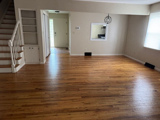 Building Photo - 4763-4765 Nugent Dr